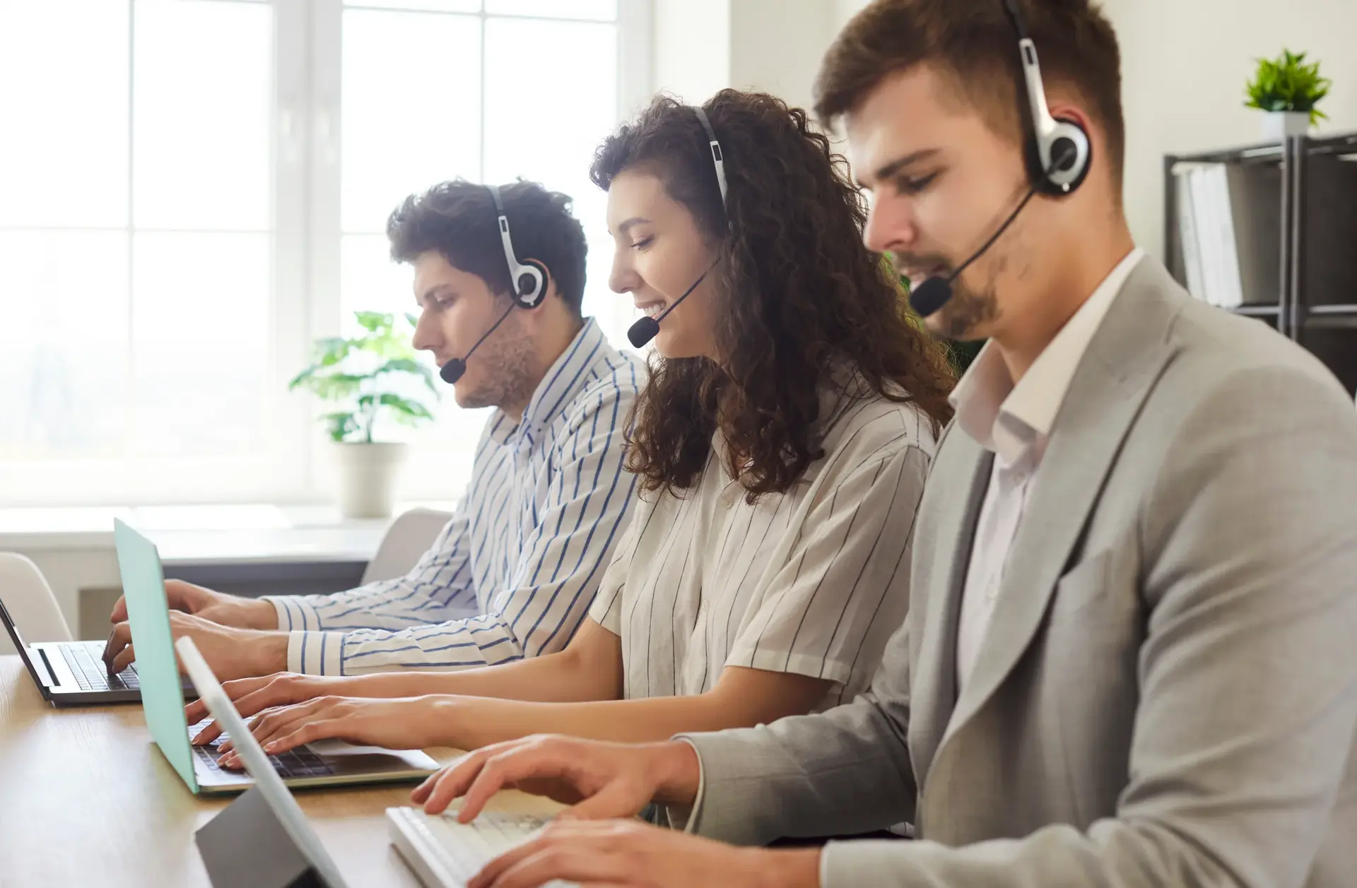 24/7 HR Support Desk